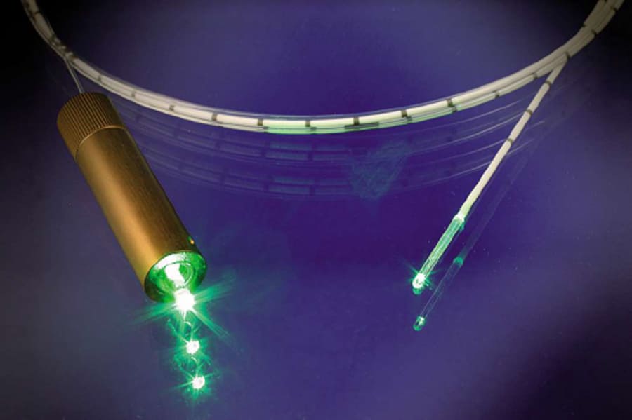 Compagne indissociable du laser, la fibre optique offre un champ d’applications.