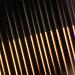 Dépôt métallique (or, argent, cuivre, aluminium) le long des fibres optiques.