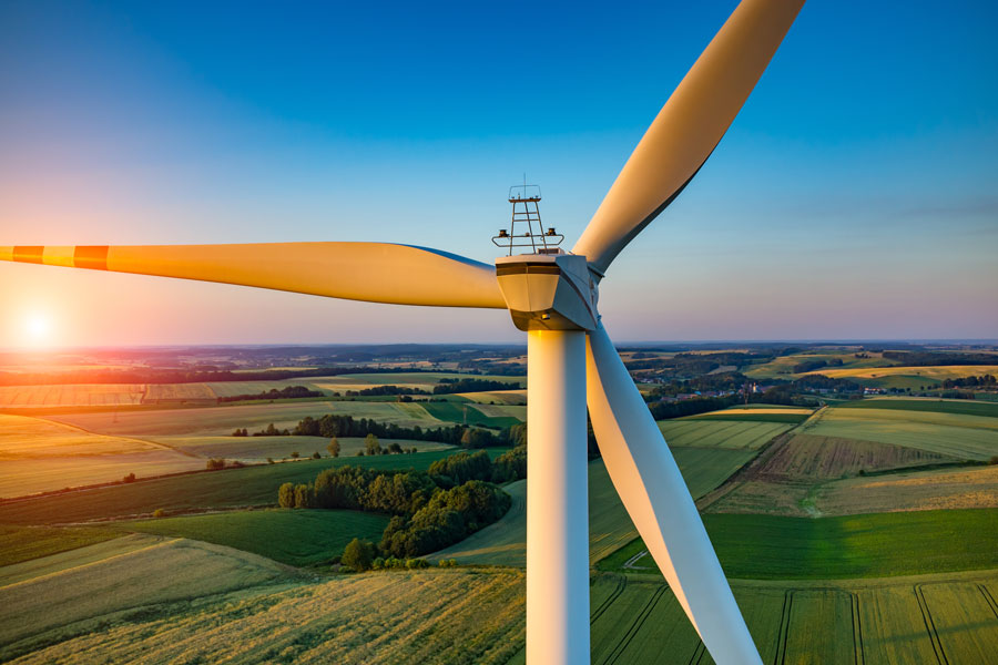 Performance monitoring of wind turbines with fiber optics