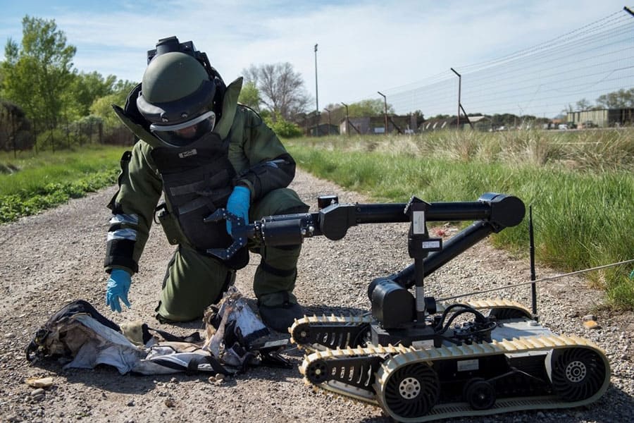 Rectangular image for the case study "Fibroguided land robots for clearance and demining operations"
