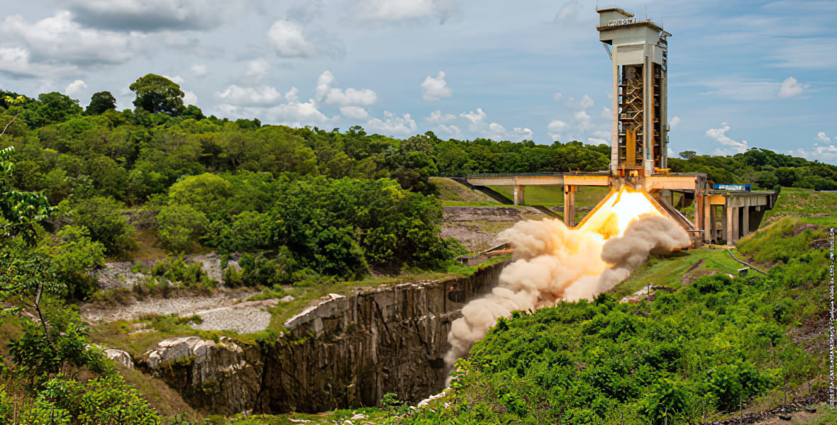 P120C-rocket-motor-fired-by-a-fiber-optic-based-opto-pyrotechnic-system (1)